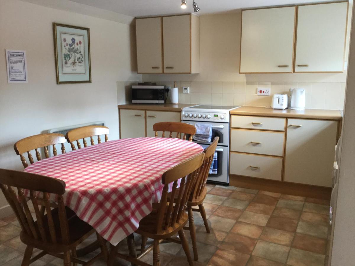 Three-Bedroom Old Cottage Free Parking Inverness Eksteriør bilde