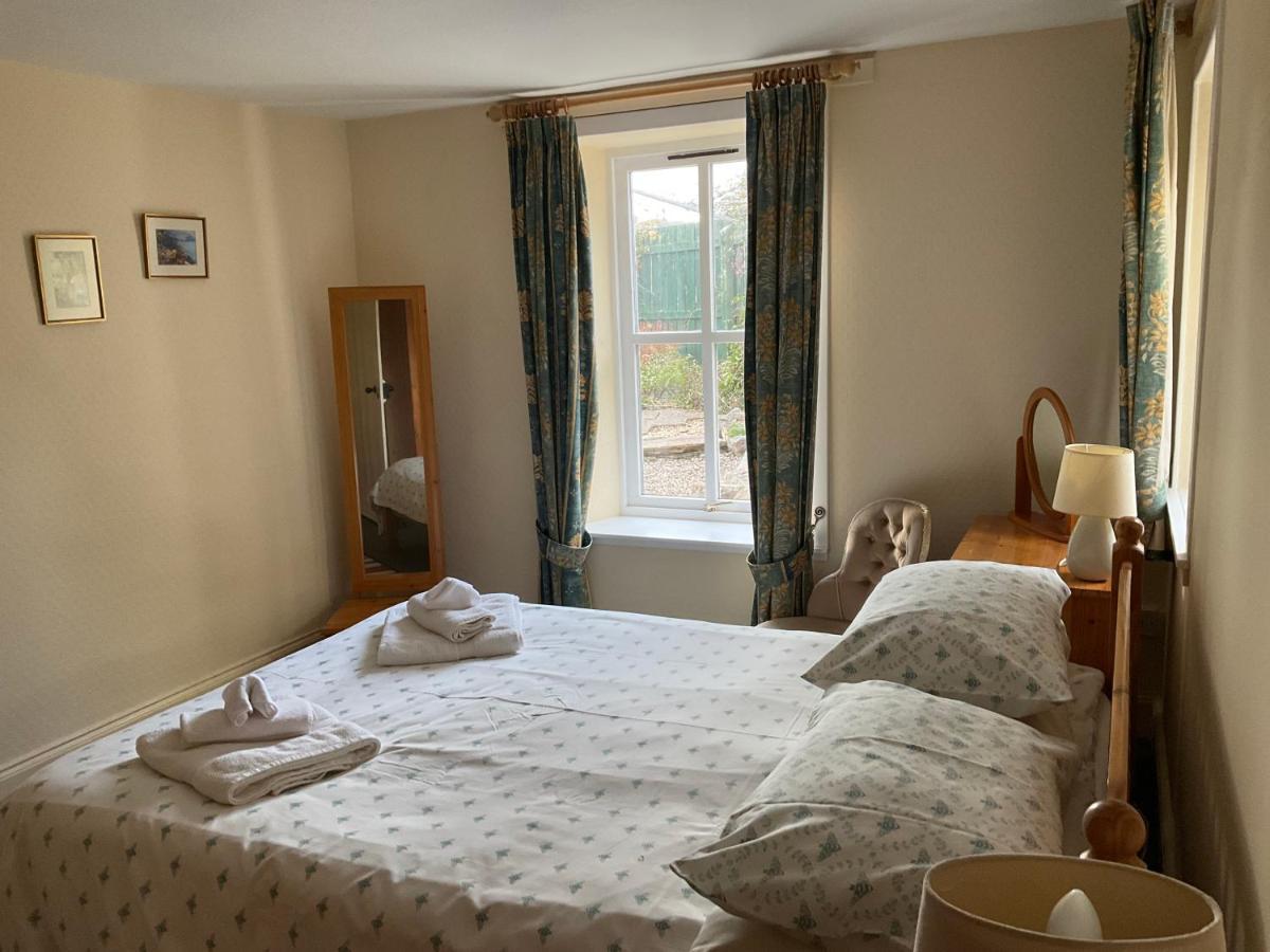 Three-Bedroom Old Cottage Free Parking Inverness Eksteriør bilde